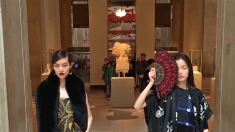 xiao wen ju prada|Fei Fei Sun and Xiao Wen Ju at the Metropolitan Museum of Art.